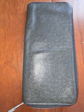 Authentic Louis Vuitton Taïga Leather Wallet, Slim Full Zip, Fair  Condition